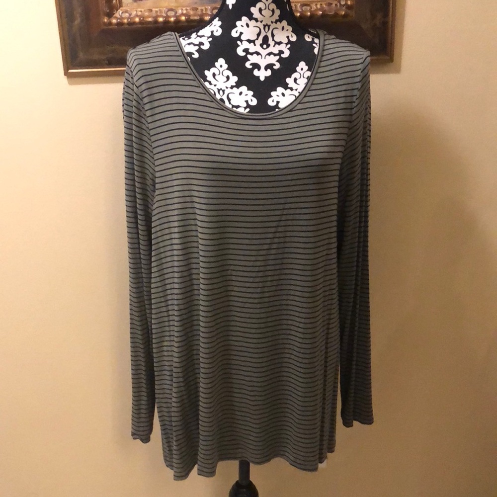 Old Navy Luxe stripes long sleeved crew neck swingy top